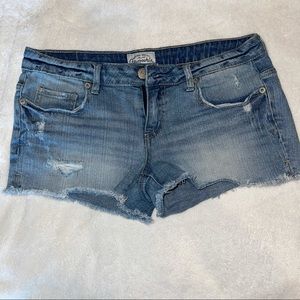 Aeropostale light blue ripped Size 3/4 shorts
